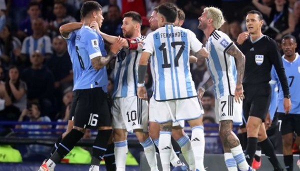У Месси сдали нервы: от аргентинца досталось футболисту сборной Уругвая