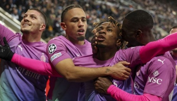 Лига чемпионов: ПСЖ прополз в плей-офф, Милан сыграет в Лиге Европы