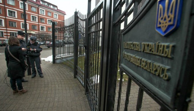 Украинский консул выехал к задержанным фанатам в Борисове