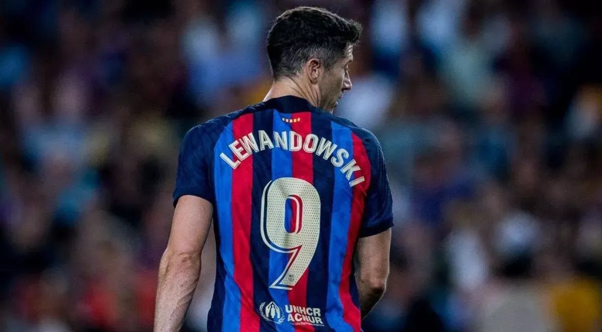 Левандовски покинет Барселону: известен клуб, за который будет выступать нападающий